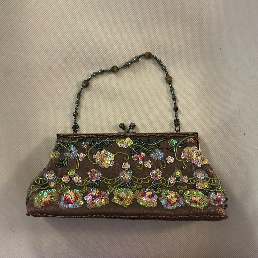 Detailed brown / flowered  sequined bag
